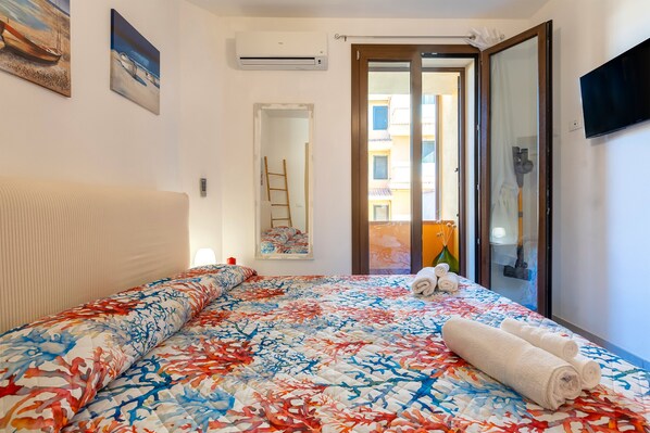Room - Holiday Home 'Petra Maris' with Private Garden, Balcony and Wi-Fi (Castelsardo)