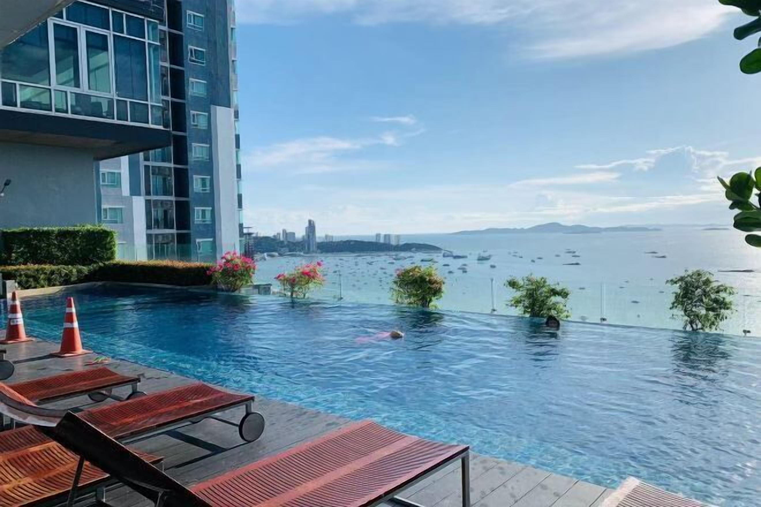 Kolam renang outdoor