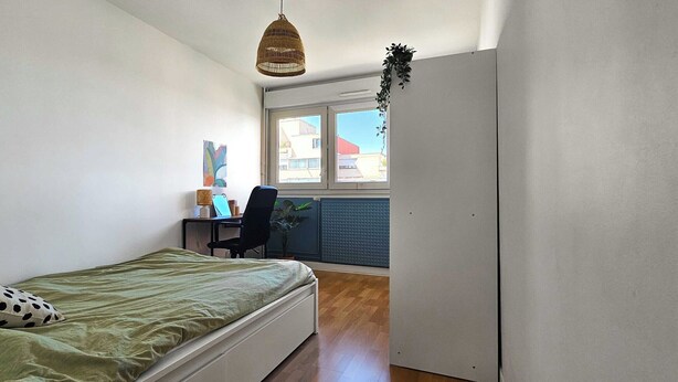 Laptop workspace, iron/ironing board - Private Room in a Shared Flat - Villeurbanne (Villeurbanne)