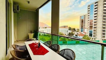 Apartamento luxo, vista para o mar | Terraço/pátio