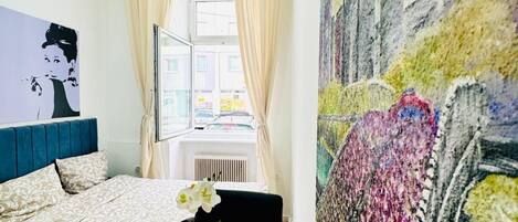 1 bedroom, bed sheets