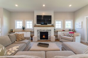 Téléviseur connecté, foyer, jeux vidéo, lecteur de DVD