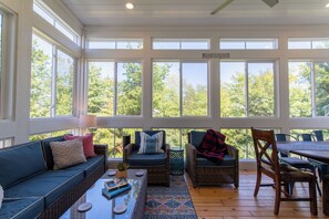 Smart-TV, peis, videospill og DVD-spiller