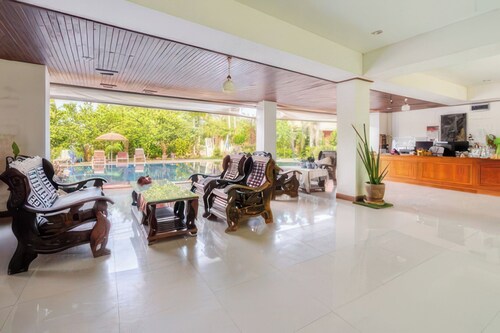 Chaweng Lake View Condotel