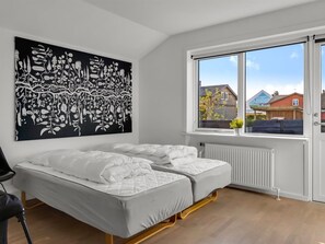 4 عدّة غرف نوم وخدمة الإنترنت