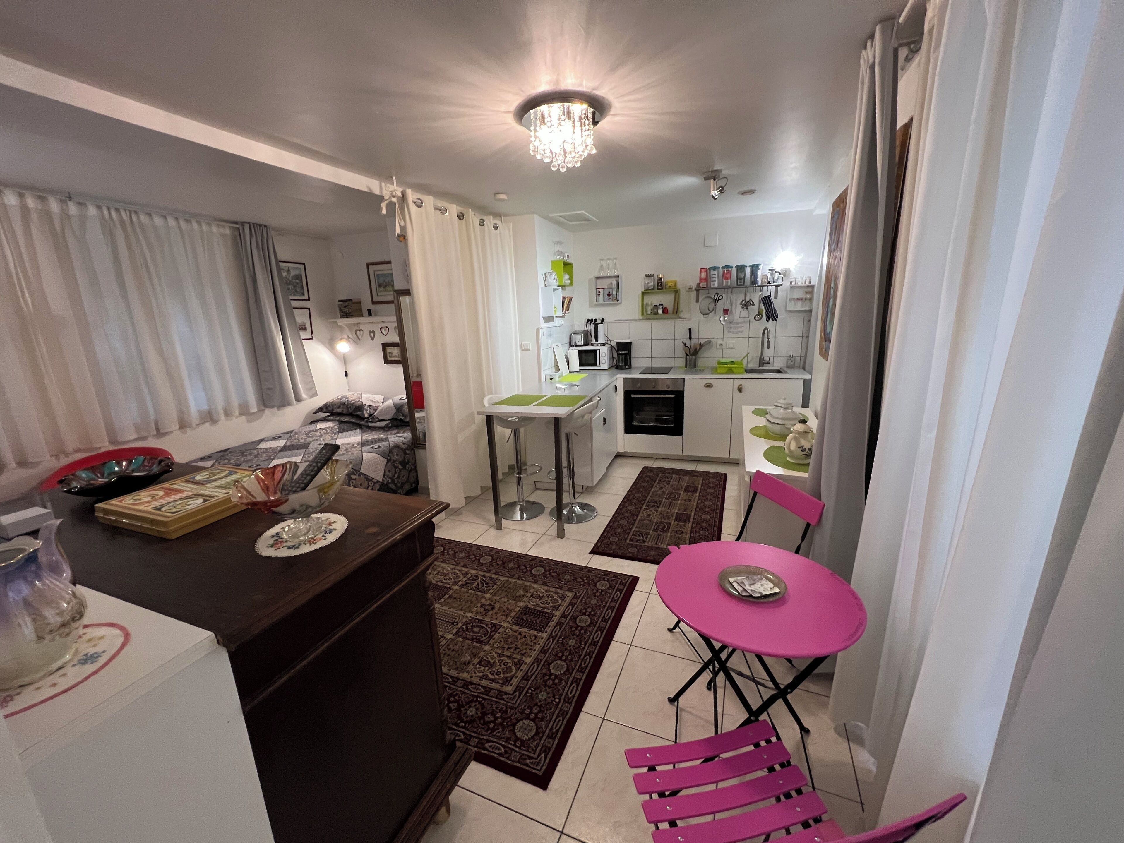 1 slaapkamer, een strijkplank/strijkijzer, gratis wifi, beddengoed