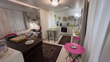 1 slaapkamer, een strijkplank/strijkijzer, gratis wifi, beddengoed