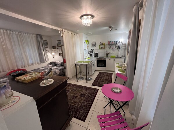 1 slaapkamer, een strijkplank/strijkijzer, gratis wifi, beddengoed