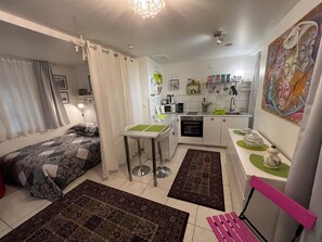 1 chambre, fer et planche à repasser, Wi-Fi gratuit, draps fournis