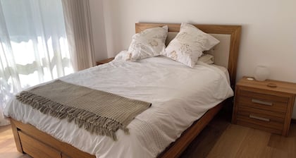 Family Beach House. Pet friendly. 5 minute walk to the longest beach in Aus!