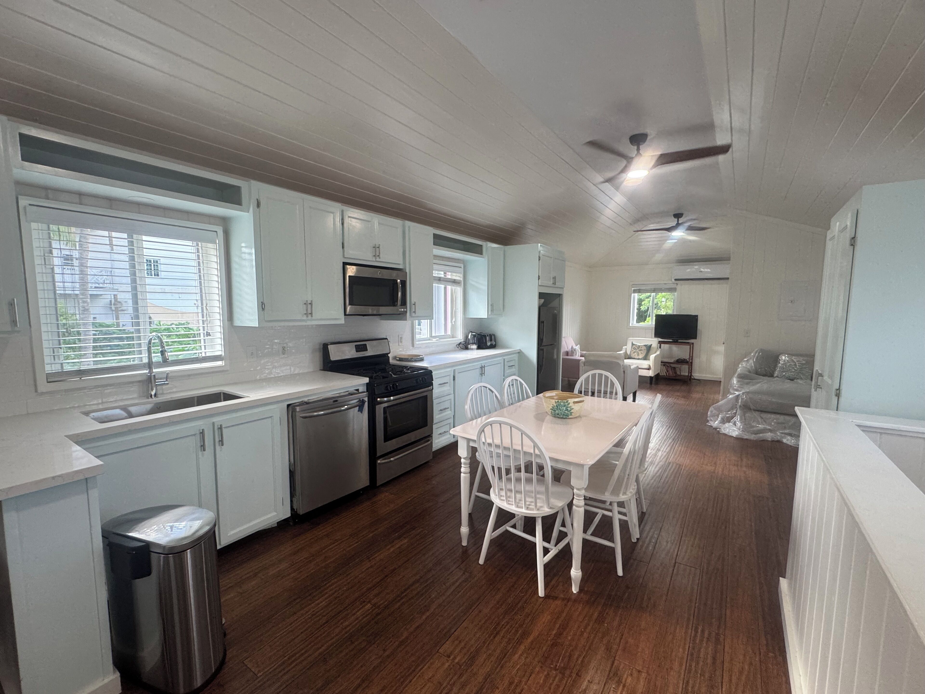 Micro-ondes, four, plaque de cuisson, lave-vaisselle