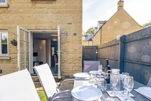 Charming 2 Bedroom Home in the Cotswolds