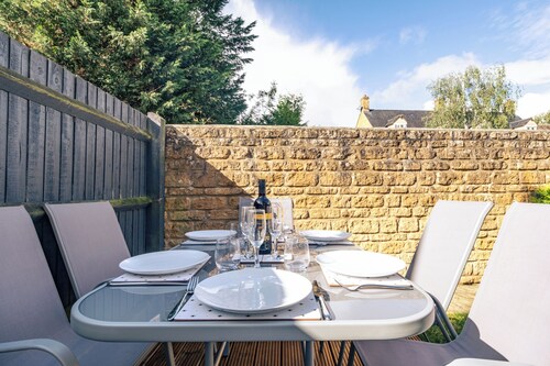 Charming 2 Bedroom Home in the Cotswolds