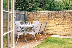 Terrace/patio - Charming 2 Bedroom Home in the Cotswolds (Cheltenham)