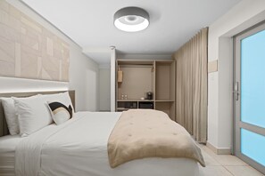 Bureau, fer et planche à repasser, Wi-Fi gratuit, draps fournis