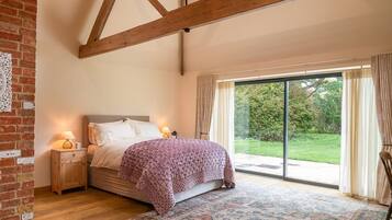 3 bedrooms, iron/ironing board, travel cot, free WiFi