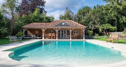 The Long Barn - Near Oxford