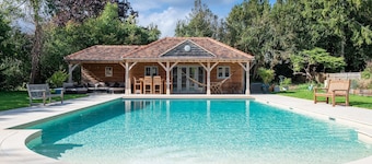 The Long Barn - Near Oxford