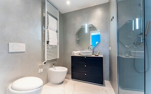 Doppia Superior | Bagno | Doccia, soffione a pioggia, asciugacapelli, bidet