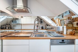 Fridge, microwave, oven, stovetop - Apartment 'Fewo-wosink' with private terrace, balcony and Wi-Fi (Bad Krozingen)