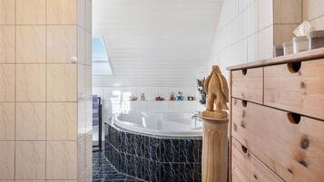 Een douche, een haardroger, handdoeken