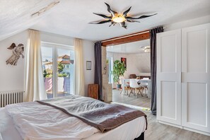 Iron/ironing board, WiFi, bed sheets