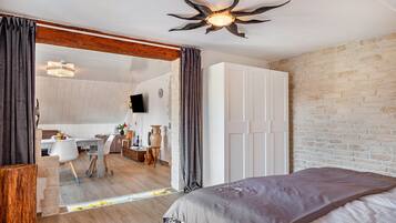 BĂŒgeleisen/BĂŒgelbrett, WLAN, BettwĂ€sche