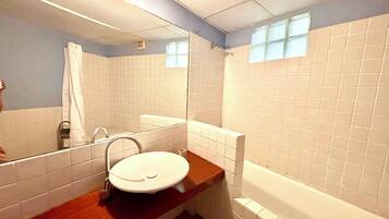 Secador de pelo y toallas