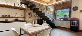 Chez Margot et Sophie – Charm, Stonework and Alpine Views
