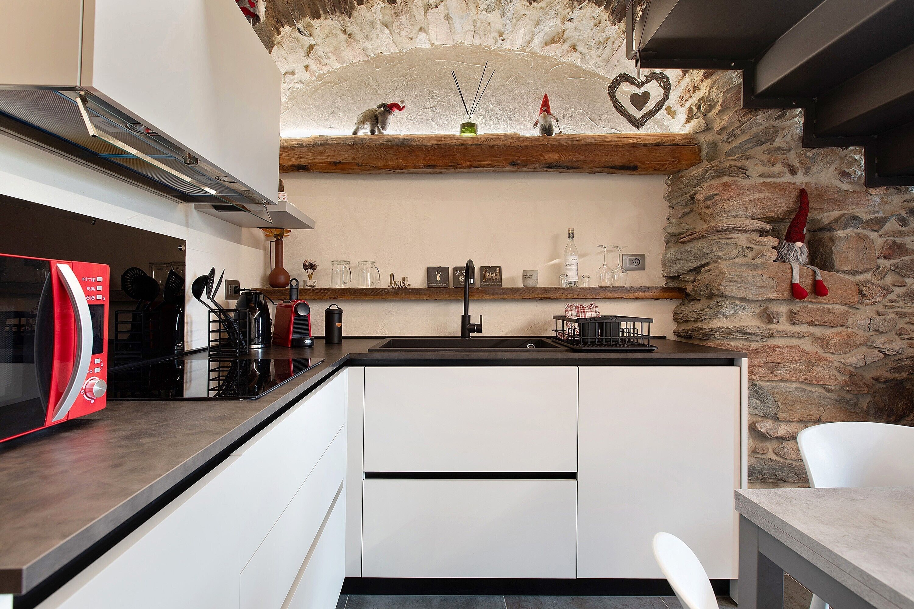 Refrigerador, microondas, placa de cocina, lavavajillas