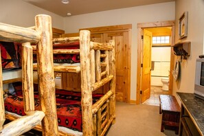 5 Schlafzimmer, Bügeleisen/Bügelbrett, Internetzugang