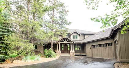 Vista 14 - Luxury Lodge, Hot Tub, SHARC, Bikes, A/C, Location!