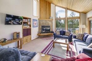 TV, fireplace