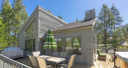 White Elm 29 - Classic Sunriver, A/C, Hot Tub, Large Deck