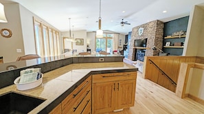 المنشأة من الداخل