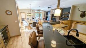 المنشأة من الداخل