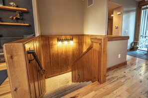 Interior - Yellow Pine 32 - SHARC, A/C, Hot Tub, Chef's Kitchen (Sunriver)