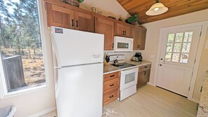 ثلاجة، ميكروويف، فرن، موقد طهي مسطح