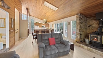 Télévision, cheminée