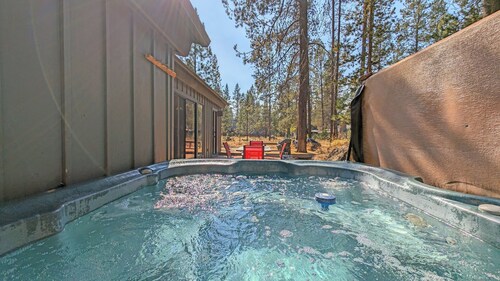 Whistling Swan 8 - Cute! SHARC, Private Hot Tub, A/C