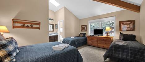 5 bedrooms, iron/ironing board, internet