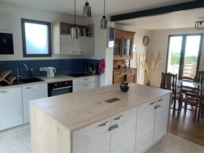 Micro-ondes, four, plaque de cuisson, lave-vaisselle