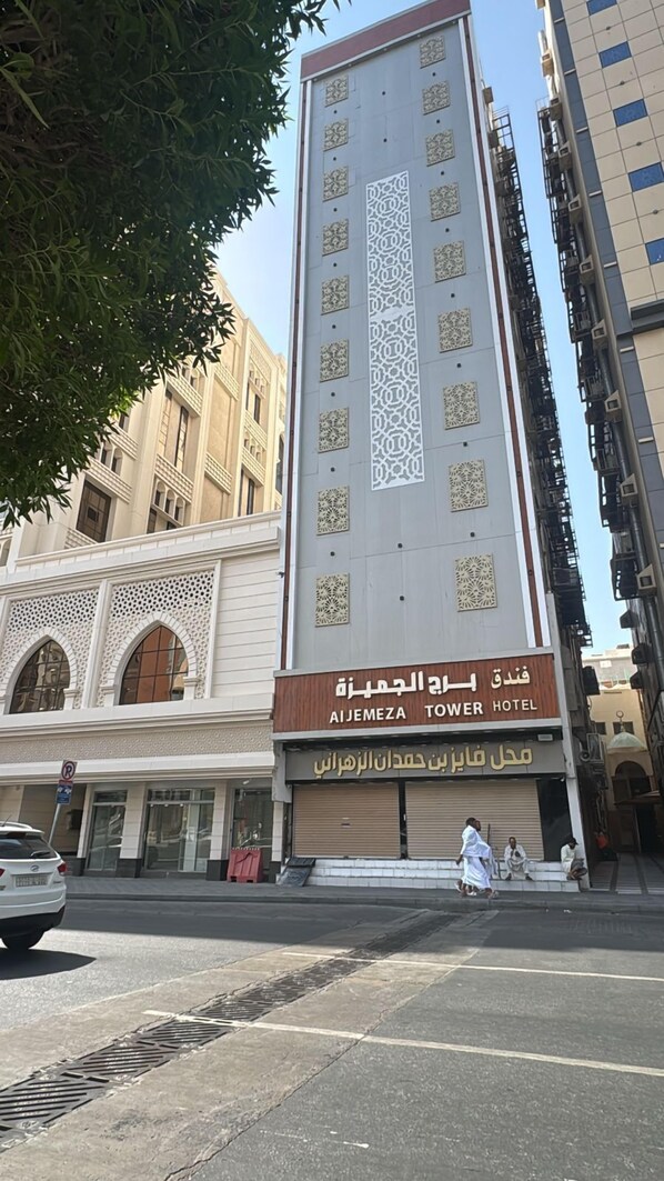 المنشأة من الخارج