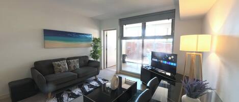 Smart-TV, DVD-Player, Bücher