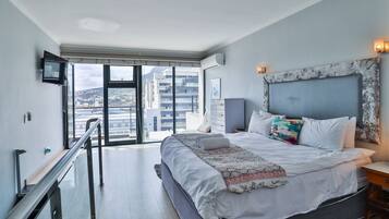 Classic Apartment, City View | Blackout drapes, free WiFi