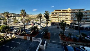 Property grounds - Bright apartment with terrace and beach access (Le Lavandou)