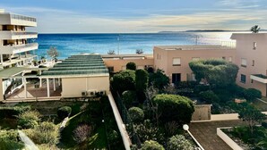 Exterior - Bright apartment with terrace and beach access (Le Lavandou)