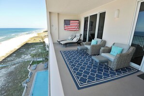 Property grounds - Newly Renovated Beach Front Condo with BEACH CHAIR SERVICE, High Speed Wifi (Panama City Beach)