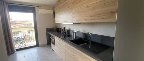 Fridge, microwave, oven, coffee/tea maker