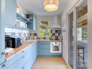 Réfrigérateur, micro-ondes, four, lave-vaisselle